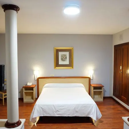 Cesaraugusta Hotell 3*