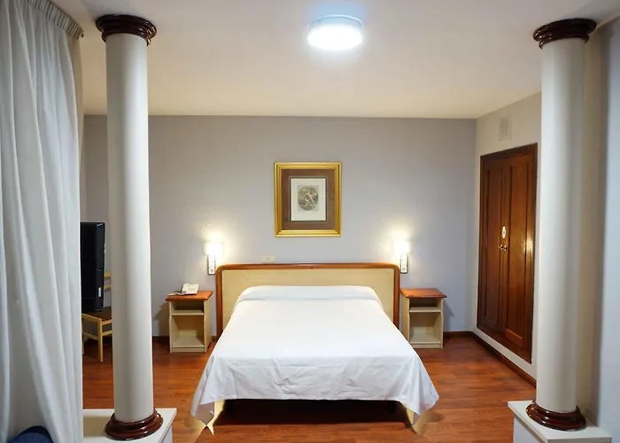 Cesaraugusta Hotell 3*